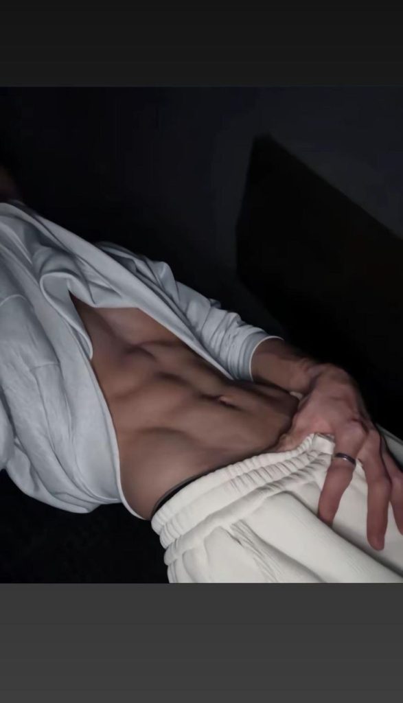 Naked muscular man pics