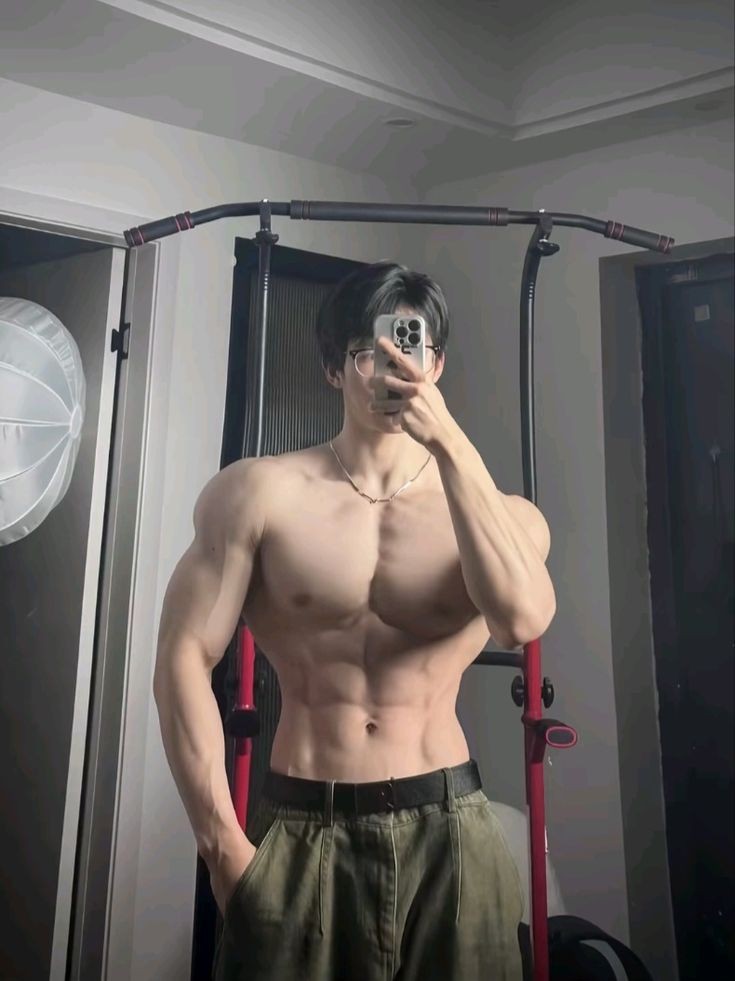 Naked muscular man pics