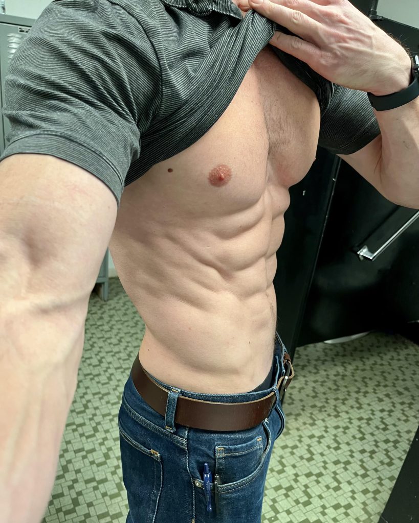 Shirtless muscular man pics